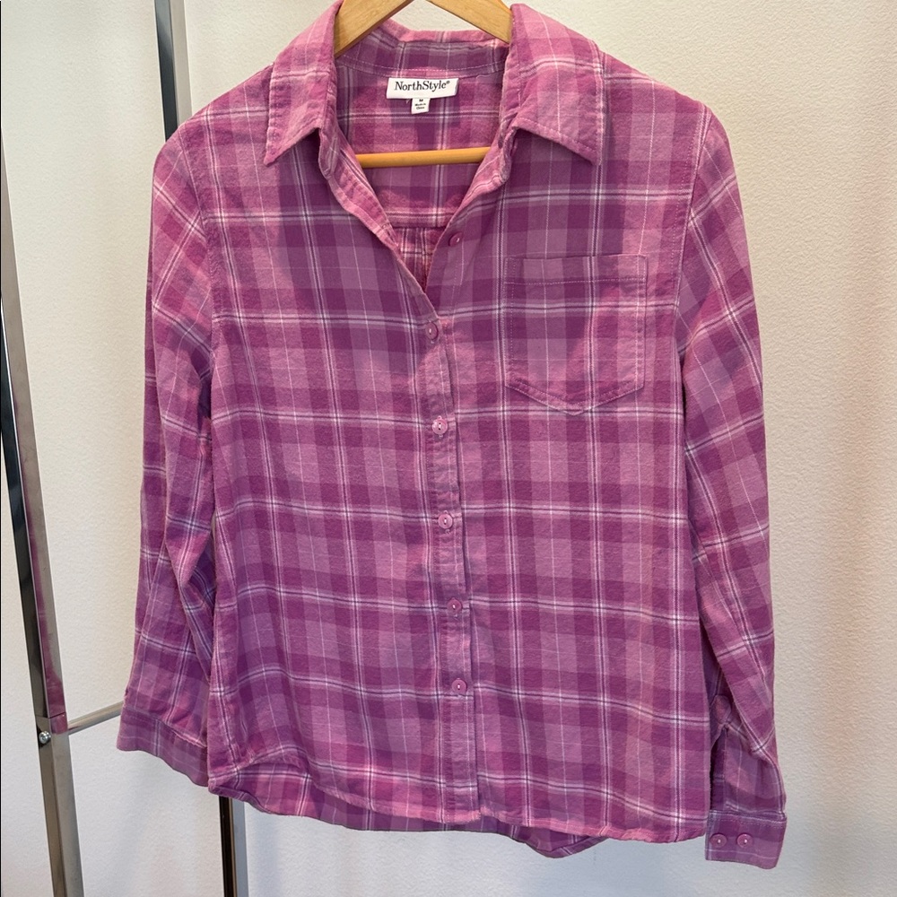 🌸SALE 2/$15🌸 NorthStyle Pink Plaid Button Down Shirt